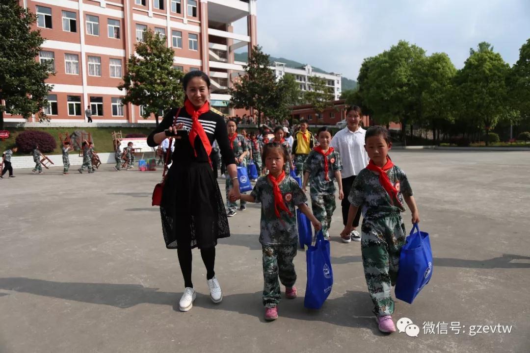 beat365官方网站“青春有伴·我不孤单”系列主题帮扶活动之“微扶贫·微心愿”(图6)