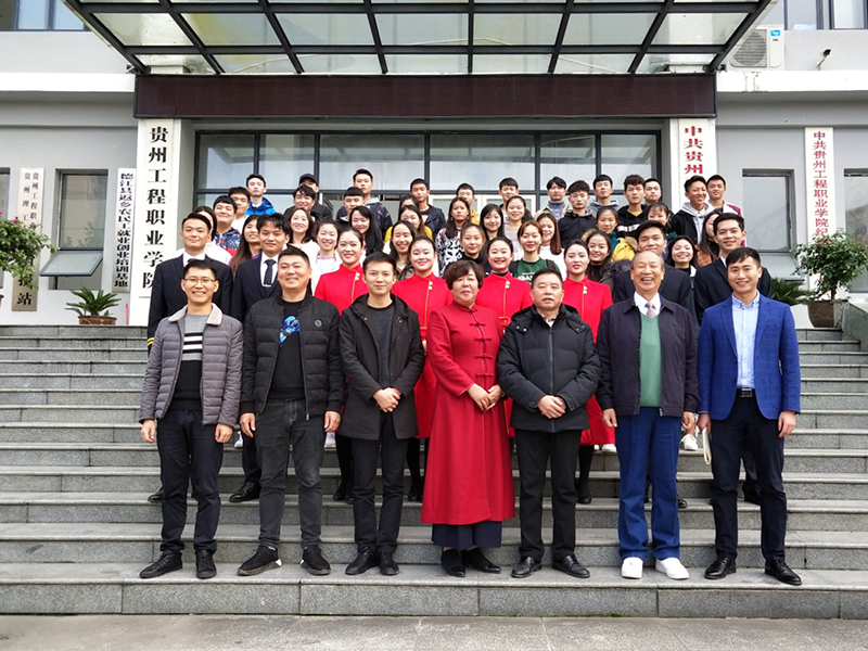 beat365官网召开2017级空中乘务专业学生座谈会(图2)