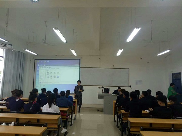 中国国际航空王思洋乘务长等人对beat365官网进行教学评估并做指导(图3)