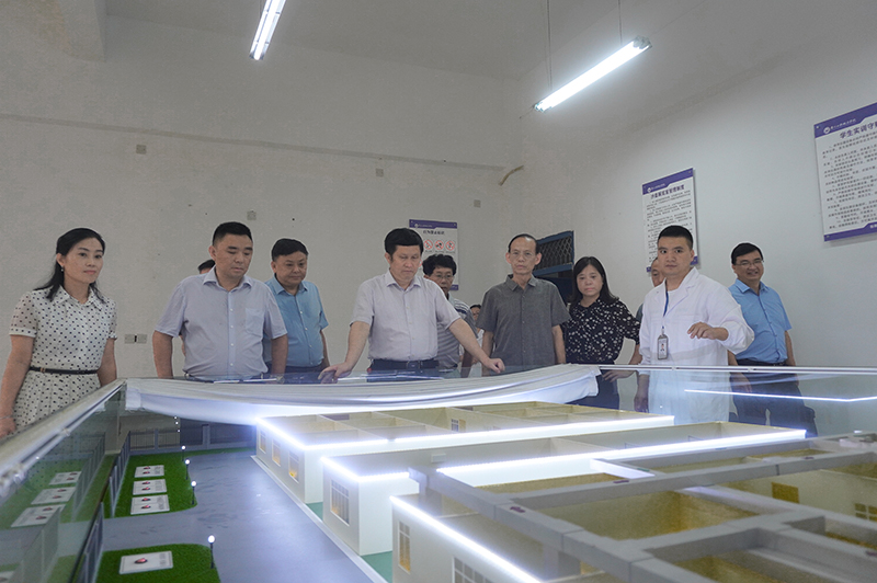 铜仁市政协副主席杨晓敏一行到beat365官网开展专题调研(图2)