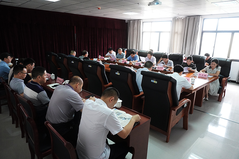 铜仁市政协副主席杨晓敏一行到beat365官网开展专题调研(图1)