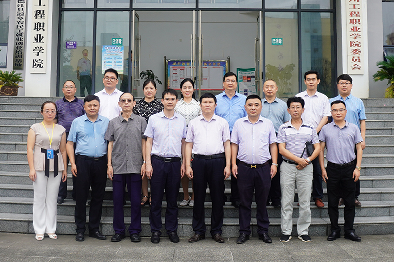 铜仁市政协副主席杨晓敏一行到beat365官网开展专题调研(图8)