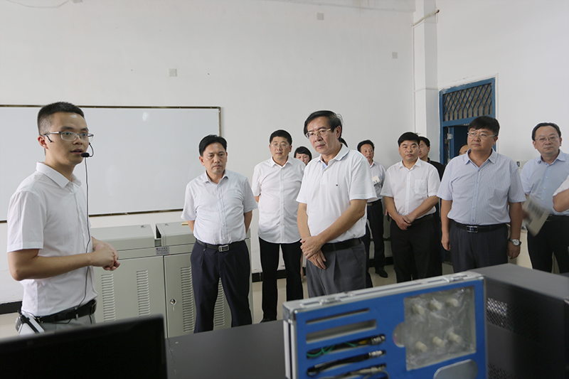 贵州省人大常委会副主任李飞跃一行到beat365官网调研(图2)