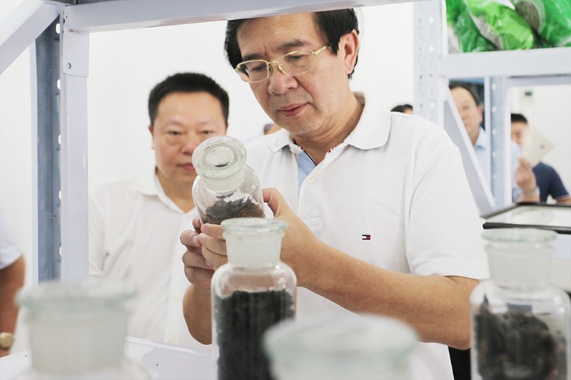 贵州省人大常委会副主任李飞跃一行到beat365官网调研(图4)