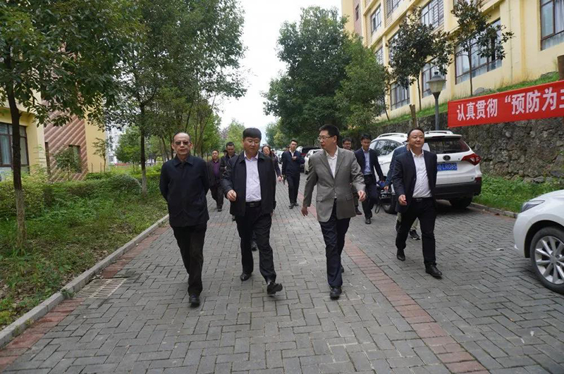 铜仁市委常委、组织部部长赵继红一行到beat365官网调研党建工作(图1)