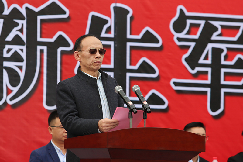 beat365官方网站举行2020级新生军训结训暨开学典礼(图3)