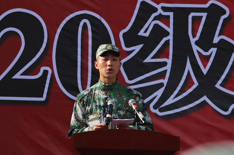 beat365官方网站举行2020级新生军训结训暨开学典礼(图11)