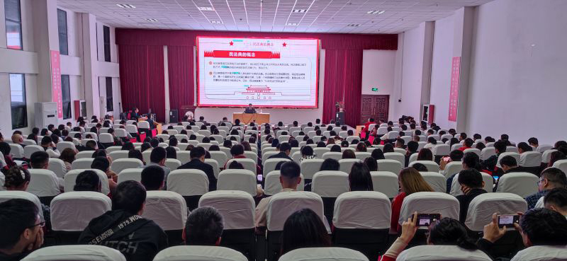 德江县人民法院党组书记、院长毛明生到beat365官网宣讲《民法典》(图1)