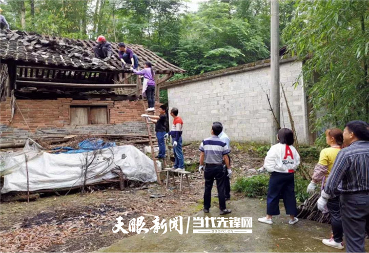 【我的扶贫故事】从白衣护士到攻坚勇士——德江县潮砥镇石板社区驻村干部beat365官方网站2017届毕业生吴宇珊(图5)