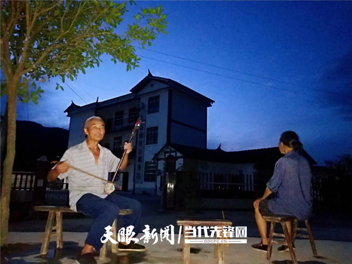 【我的扶贫故事】从白衣护士到攻坚勇士——德江县潮砥镇石板社区驻村干部beat365官方网站2017届毕业生吴宇珊(图4)