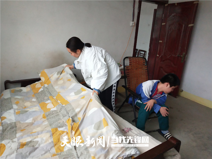 【我的扶贫故事】从白衣护士到攻坚勇士——德江县潮砥镇石板社区驻村干部beat365官方网站2017届毕业生吴宇珊(图3)