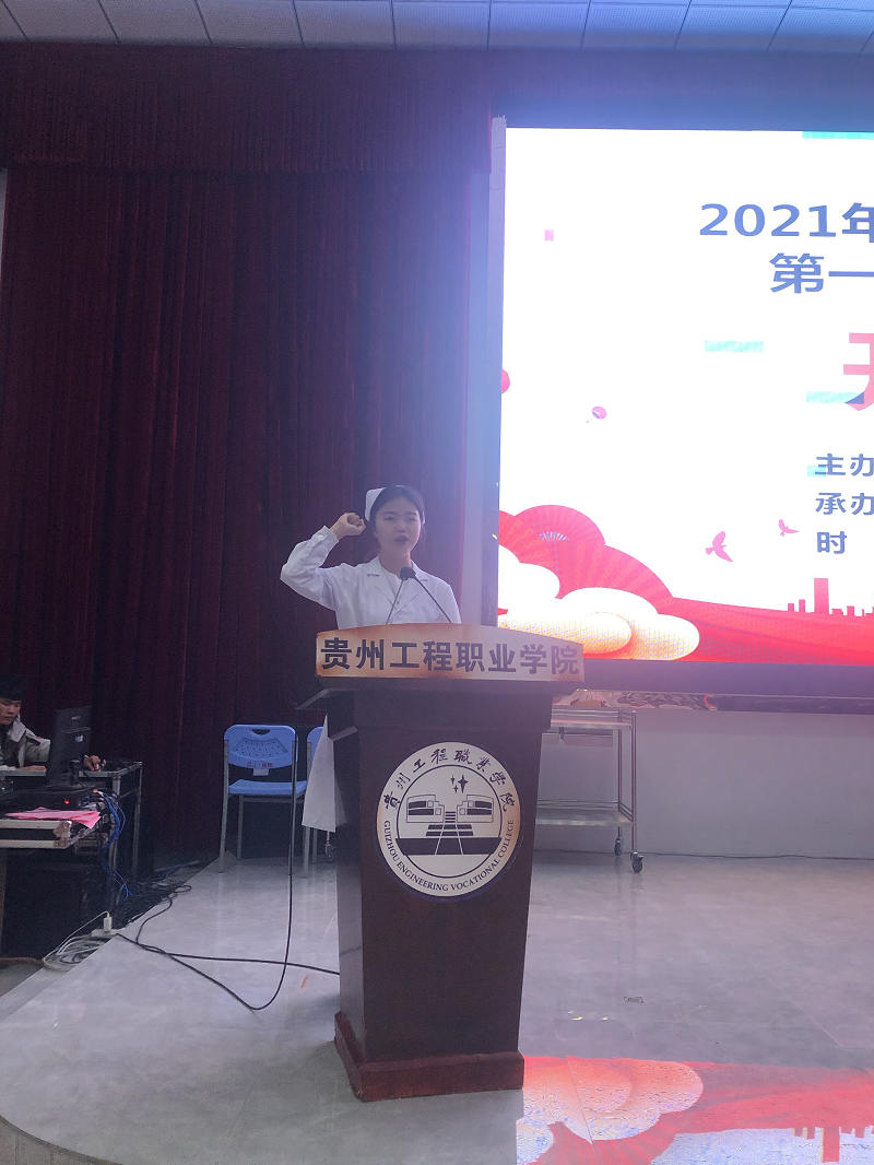 树礼仪形象  展天使风采 ——护理学院隆重举行beat365官方网站第一届护理礼仪大赛开幕式暨选拔赛初赛(图2)