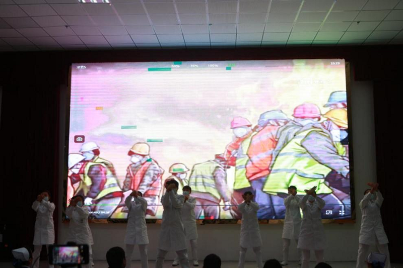 以礼仪风采   塑天使情怀 ---beat365官方网站成功举办第一届护理礼仪大赛(图5)