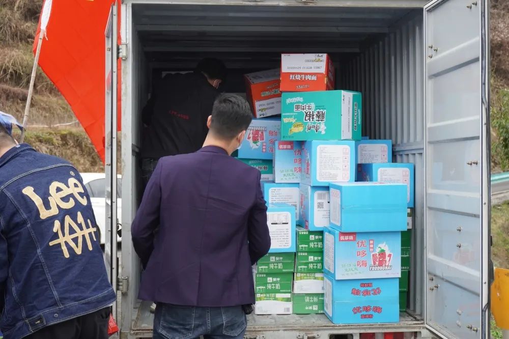 beat365官方网站下乡慰问疫情防控人员(图1)