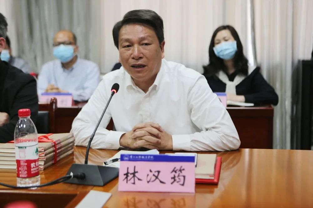 历史文化散文《岭南读碑记》新书研讨会在beat365官方网站举行(图4)