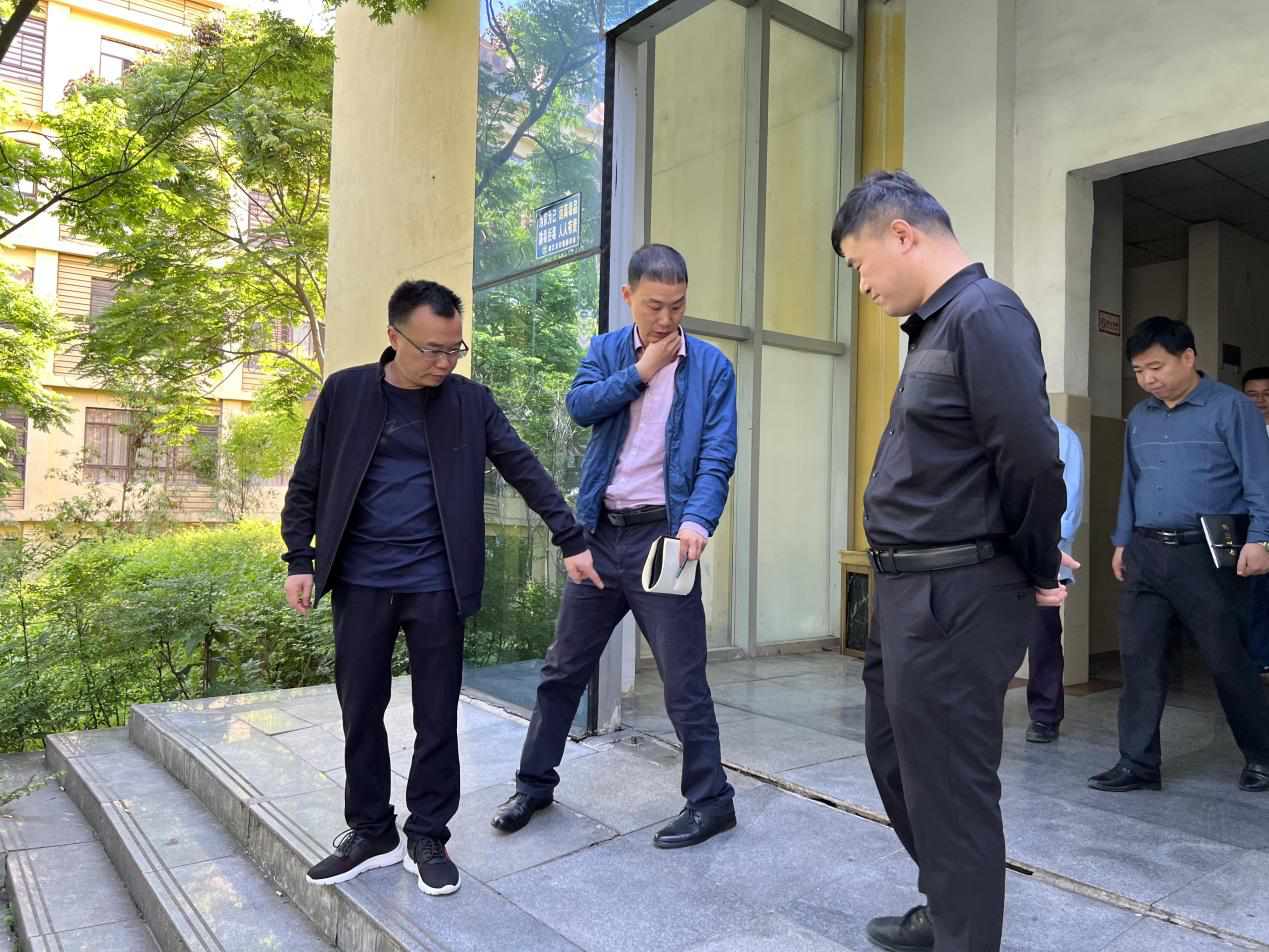 加强隐患排查整改，确保校园安全稳定！beat365官网开展“五·一”节前安全大检查(图1)