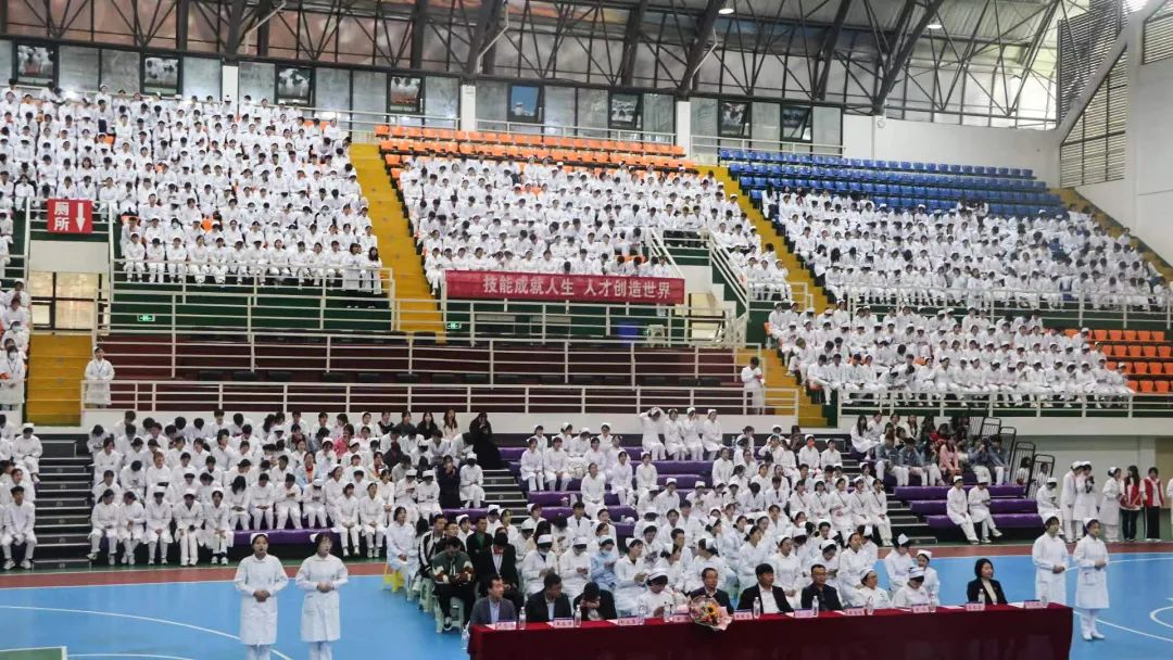 beat365官方网站举行5·12国际护士节活动暨授帽仪式(图1)