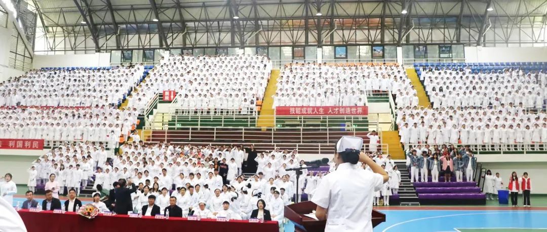 beat365官方网站举行5·12国际护士节活动暨授帽仪式(图6)