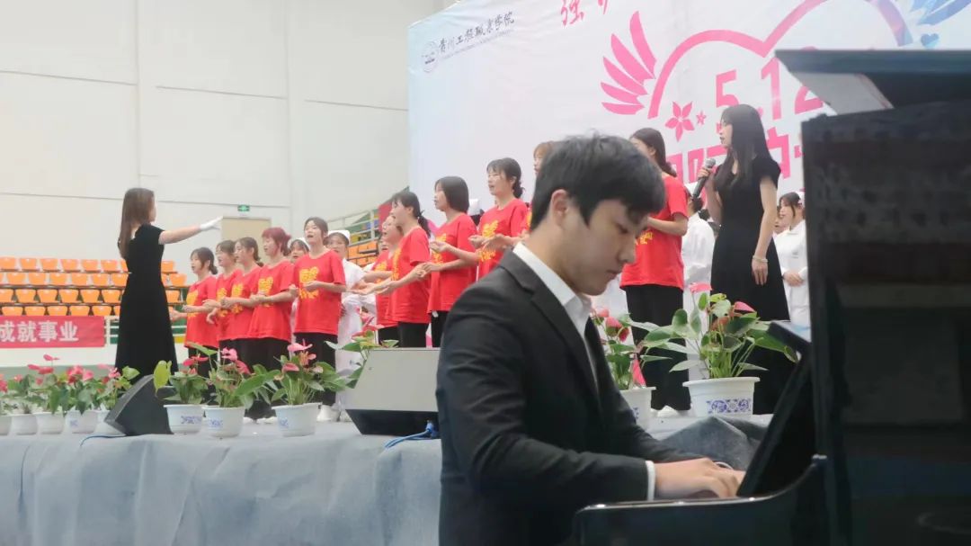 beat365官方网站举行5·12国际护士节活动暨授帽仪式(图9)