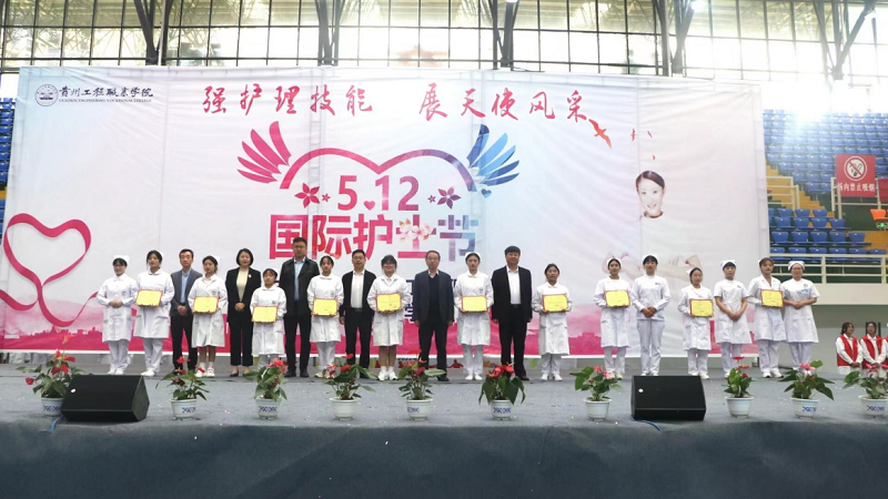 强护理技能，展天使风采——beat365官方网站成功举办5·12国际护士节活动暨授帽仪式(图3)