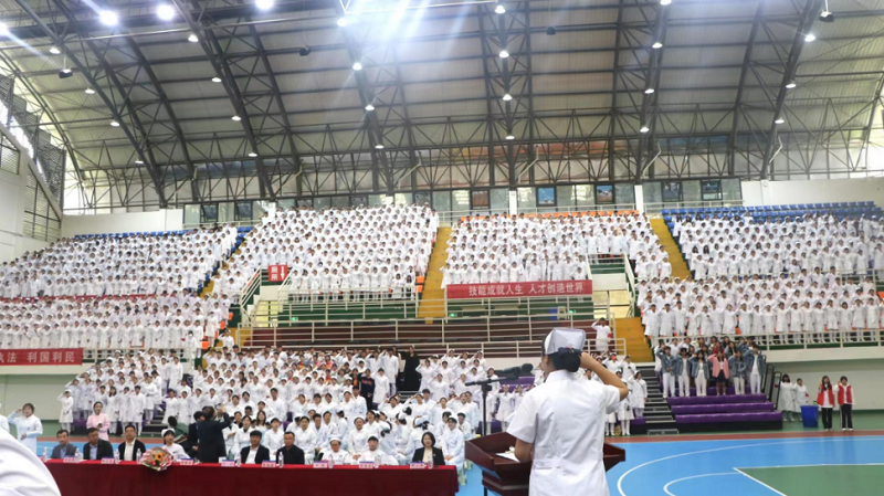 强护理技能，展天使风采——beat365官方网站成功举办5·12国际护士节活动暨授帽仪式(图5)