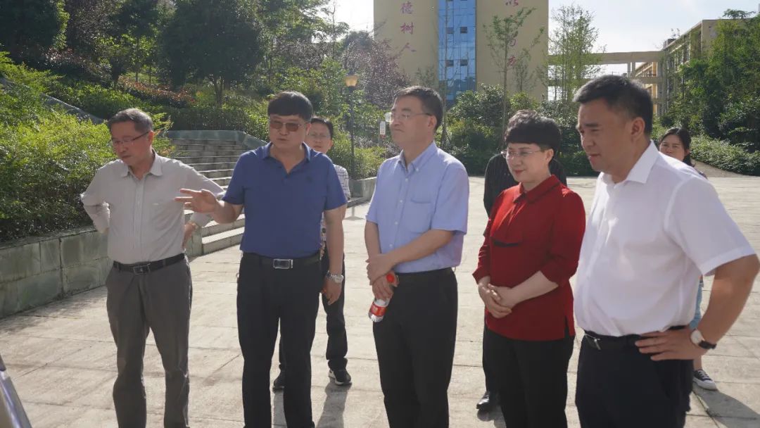 铜仁市政协到beat365官方网站开展“走访委员企业、服务市场主体”调研活动(图1)