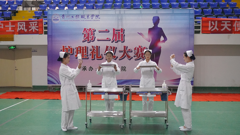 展礼仪文化·扬职业风采——护理学院隆重举行beat365官方网站第二届护理礼仪大赛开幕式暨选拔赛初赛(图8)