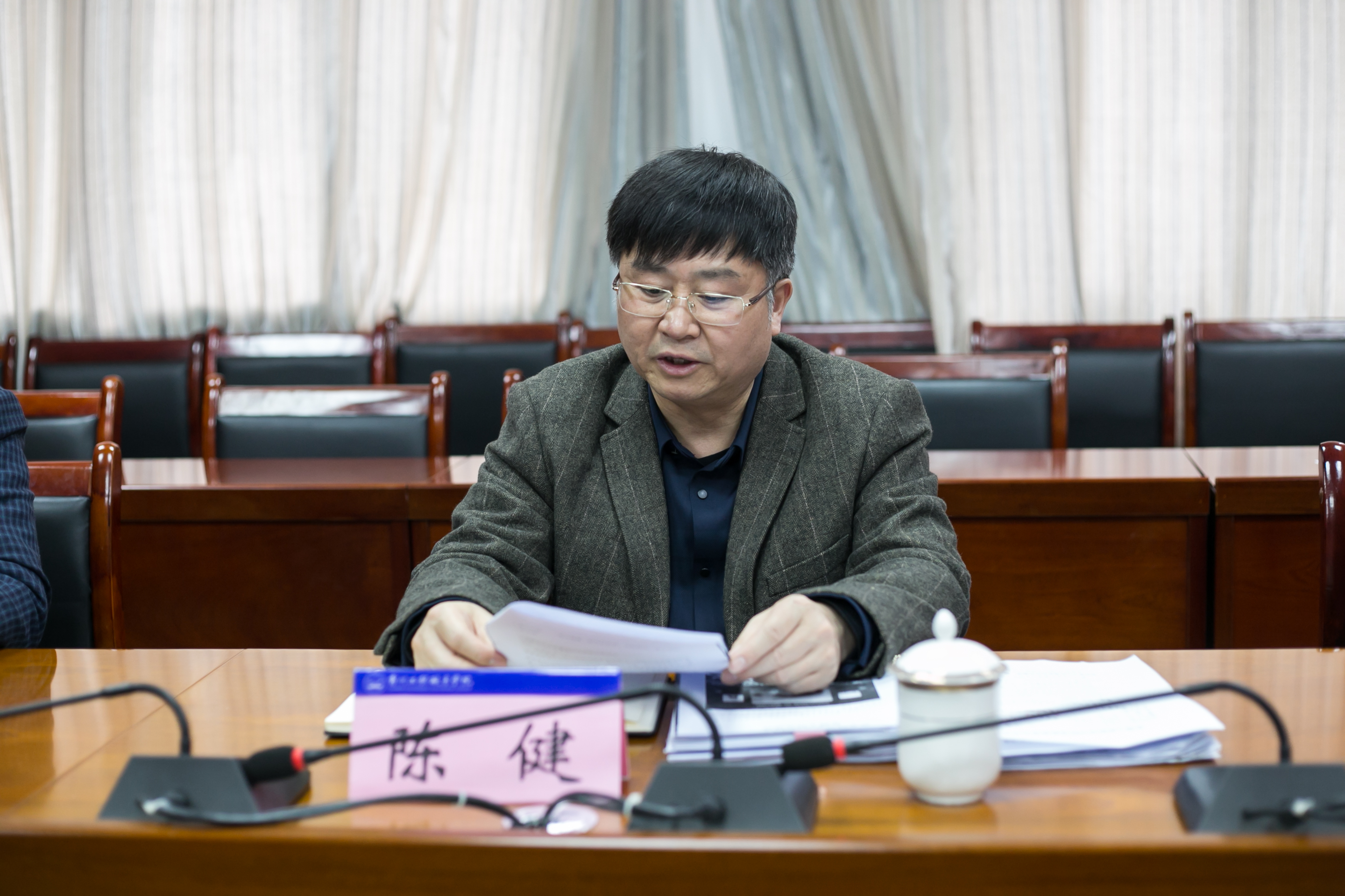 beat365官方网站传达学习贯彻全国“两会”精神(图1)