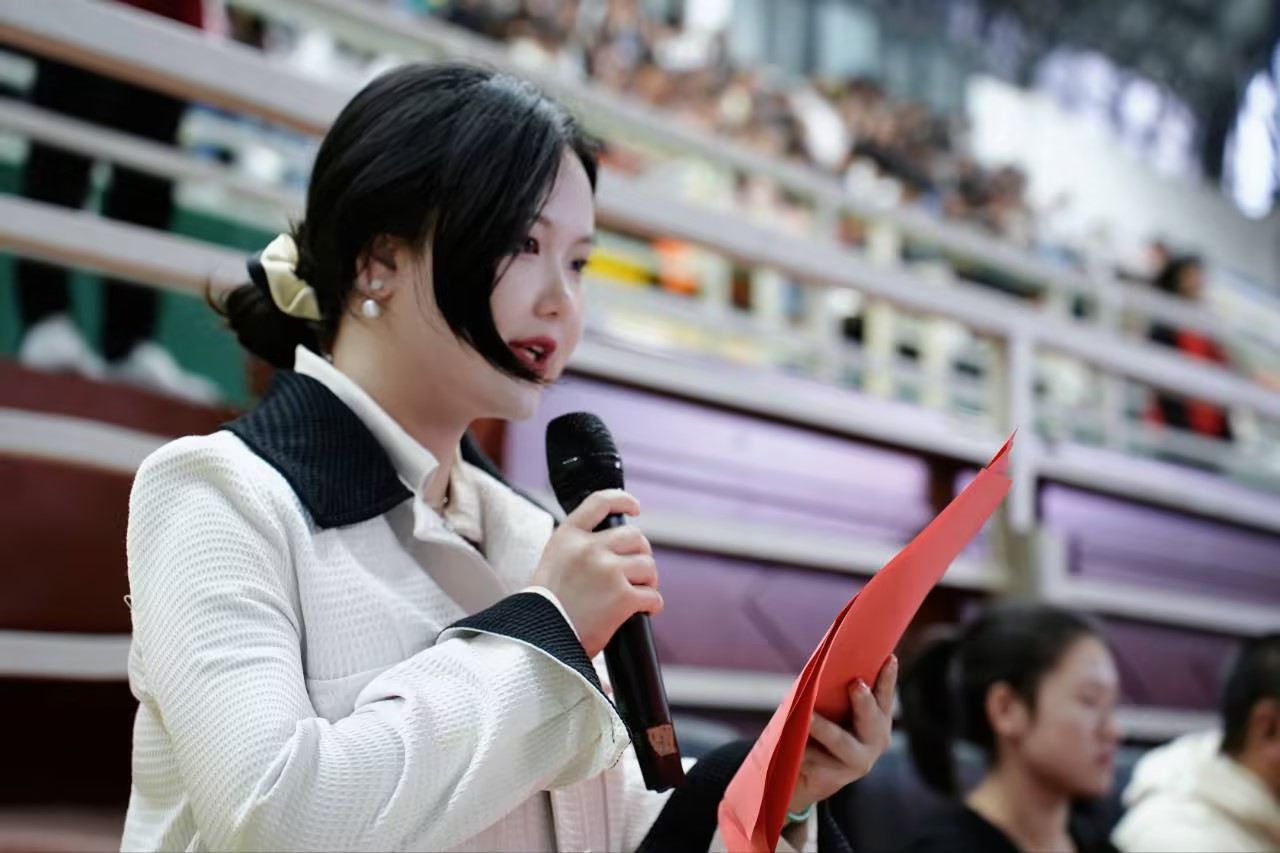 追“球”卓越 点燃夏天｜beat365官网第四届“工会杯”暨第八届“贵工杯”系列球赛开幕(图2)