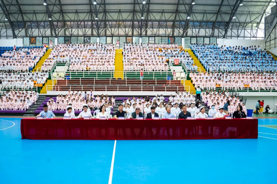 beat365官网举行“5·12”国际护士节活动暨授帽仪式(图1)