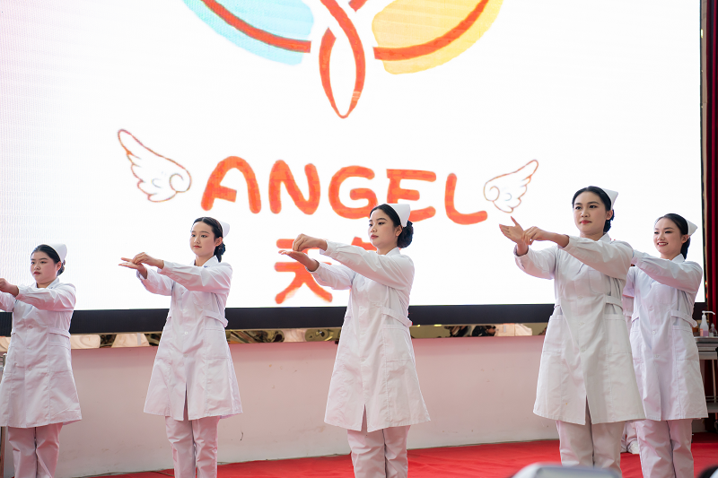 展礼仪文化·扬职业风采——护理学院隆重举行beat365官方网站第二届护理礼仪大赛开幕式暨选拔赛初赛(图3)