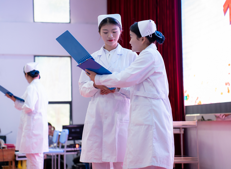 展礼仪文化·扬职业风采——护理学院隆重举行beat365官方网站第二届护理礼仪大赛开幕式暨选拔赛初赛(图4)