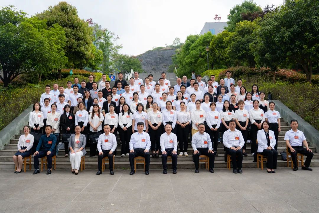 beat365官方网站第二届教职工代表大会暨工会会员代表大会第三次会议胜利召开(图12)