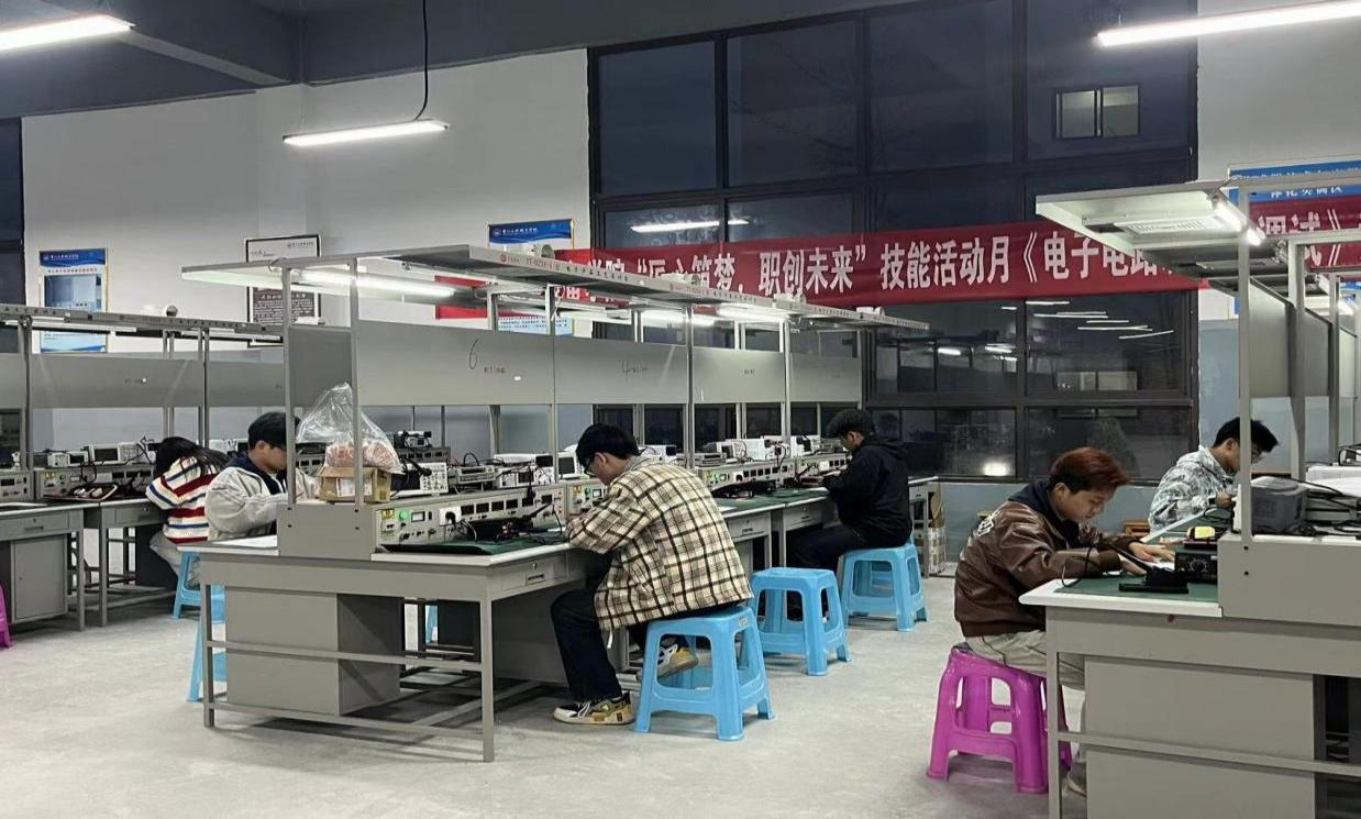 匠心筑梦 职创未来| beat365官网装备制造与信息技术学院“技能活动月”系列活动圆满结束(图1)