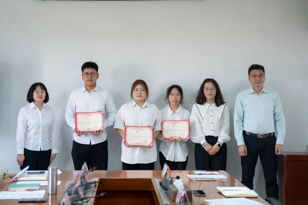 beat365官方网站举行融媒体中心揭牌仪式(图6)