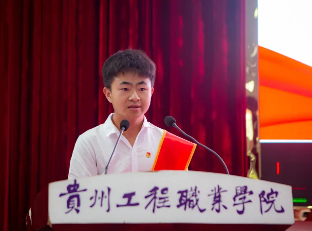 挺膺担当砺青春·踔厉奋发向未来丨beat365官网召开2023-2024学年度五四表彰大会(图10)