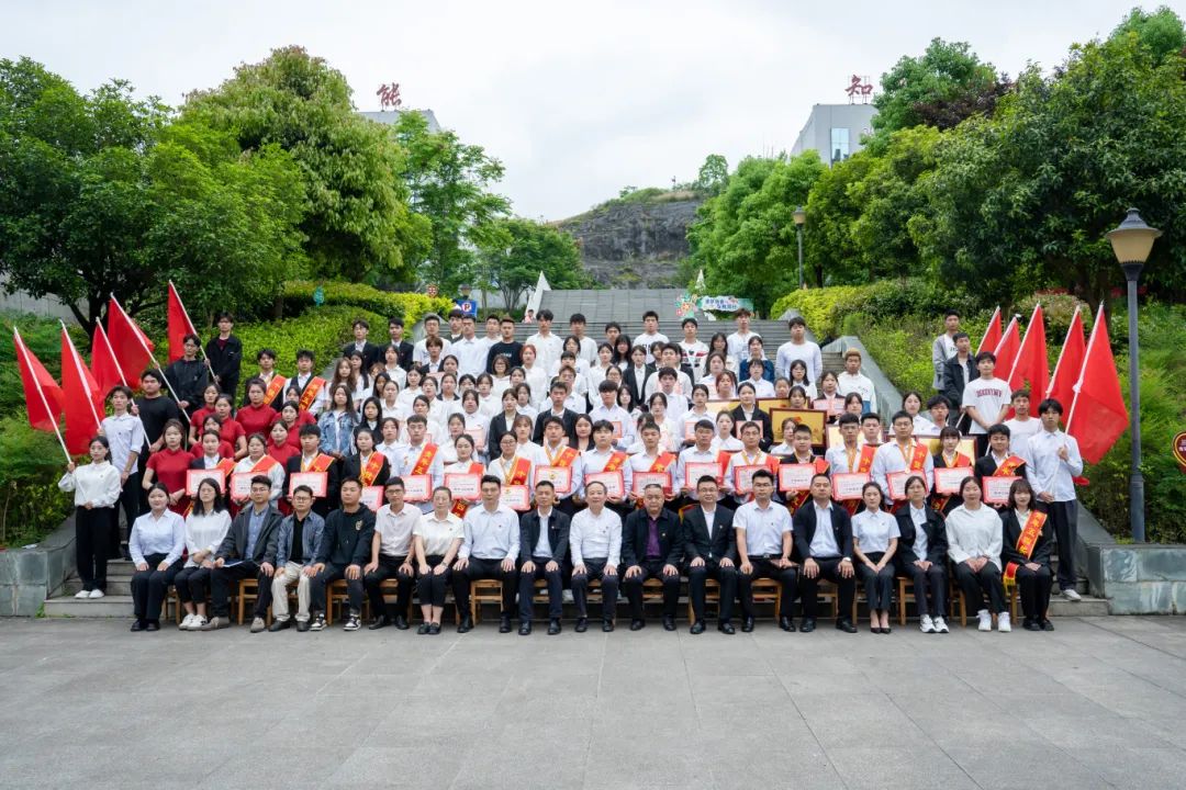 挺膺担当砺青春·踔厉奋发向未来丨beat365官网召开2023-2024学年度五四表彰大会(图14)