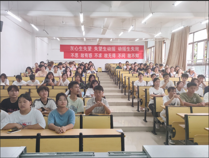 以梦为马•青春奋斗不息——药学院成功举办2024级新生专业介绍会(图6)