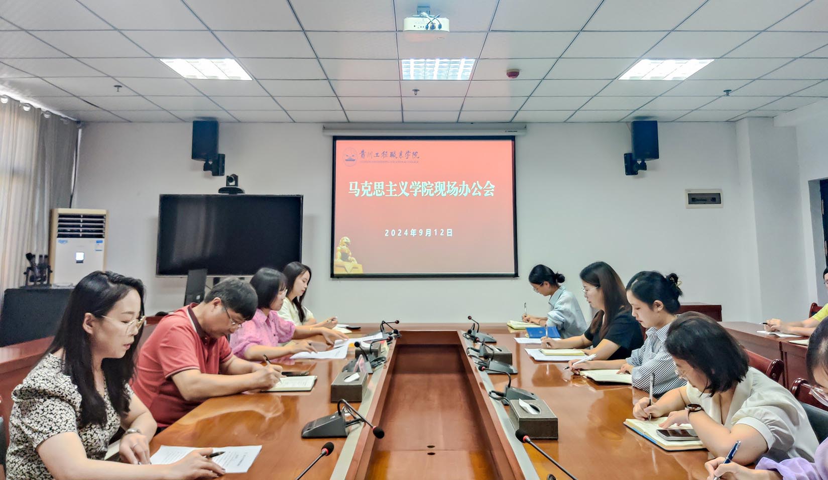 beat365官方网站党委书记陈健同志到 马克思主义学院召开现场指导办公会(图1)