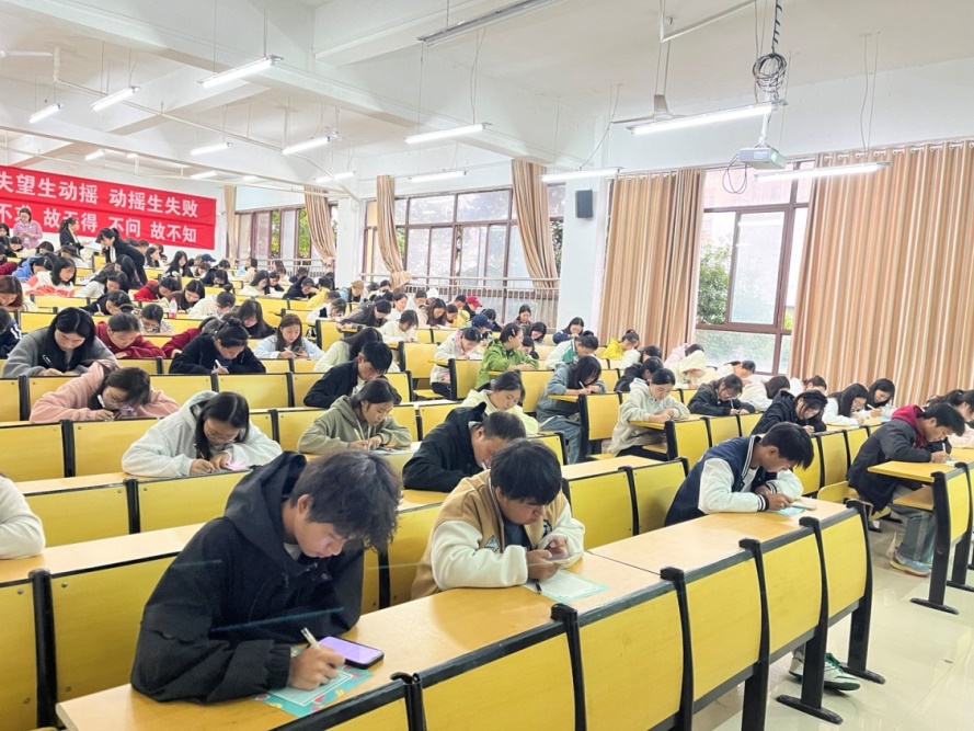 英语书法绘国庆，笔墨飞扬颂华章  —beat365官方网站第五届“弘文杯”英语书法大赛(图1)