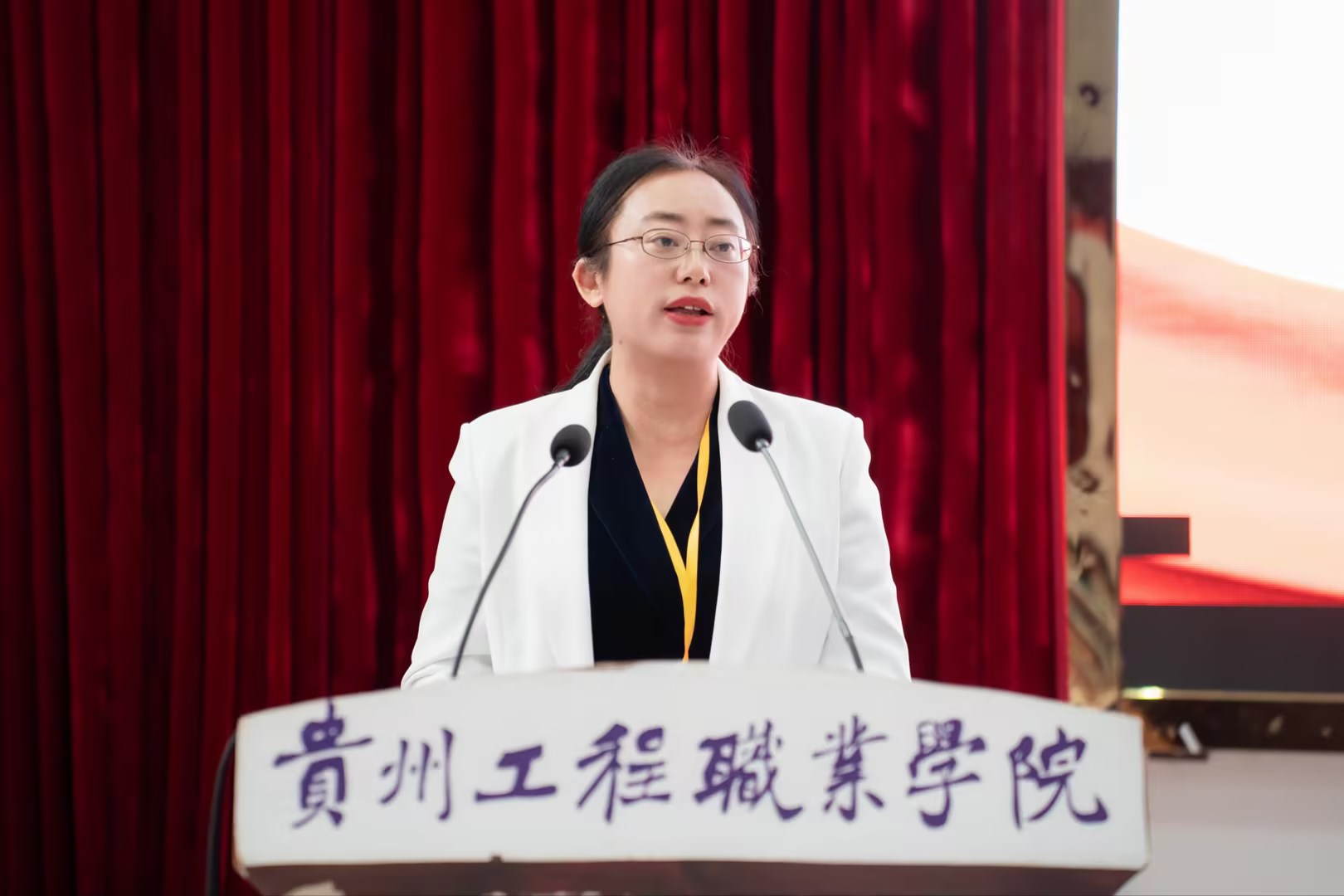 beat365官网召开2024年秋季学期期中职工大会(图3)