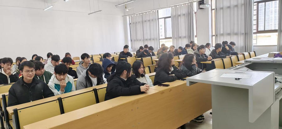 人工智能与信息工程学院开展2025年春季学期开学第一课暨收心班会(图2)