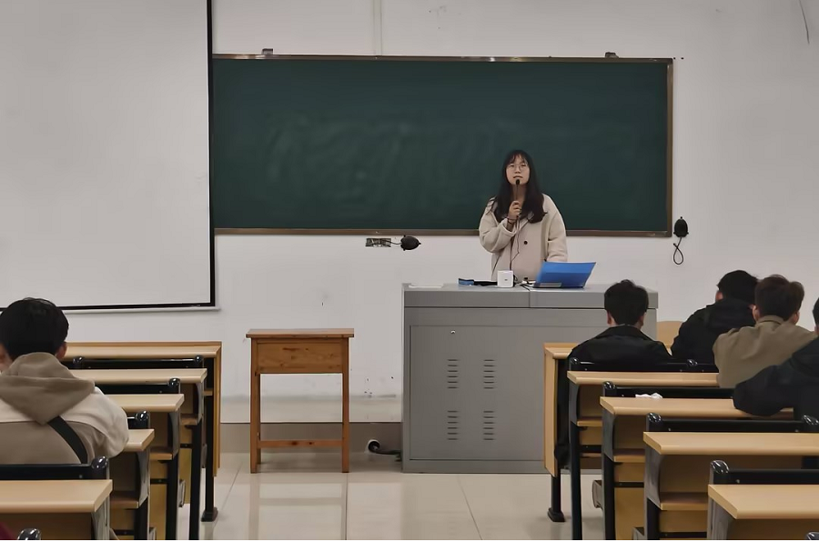 人工智能与信息工程学院开展2025年春季学期开学第一课暨收心班会(图5)