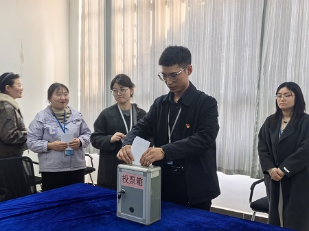 凝心聚力担使命 奋楫扬帆新启航  人工智能与信息工程学院党总支党员大会成功召开(图5)