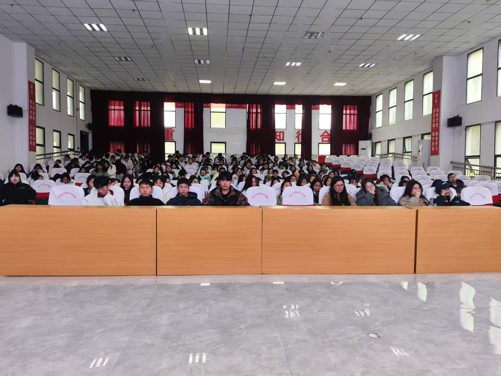 护理学院开展“实习启航”培训 助力实习生扬帆职场(图2)