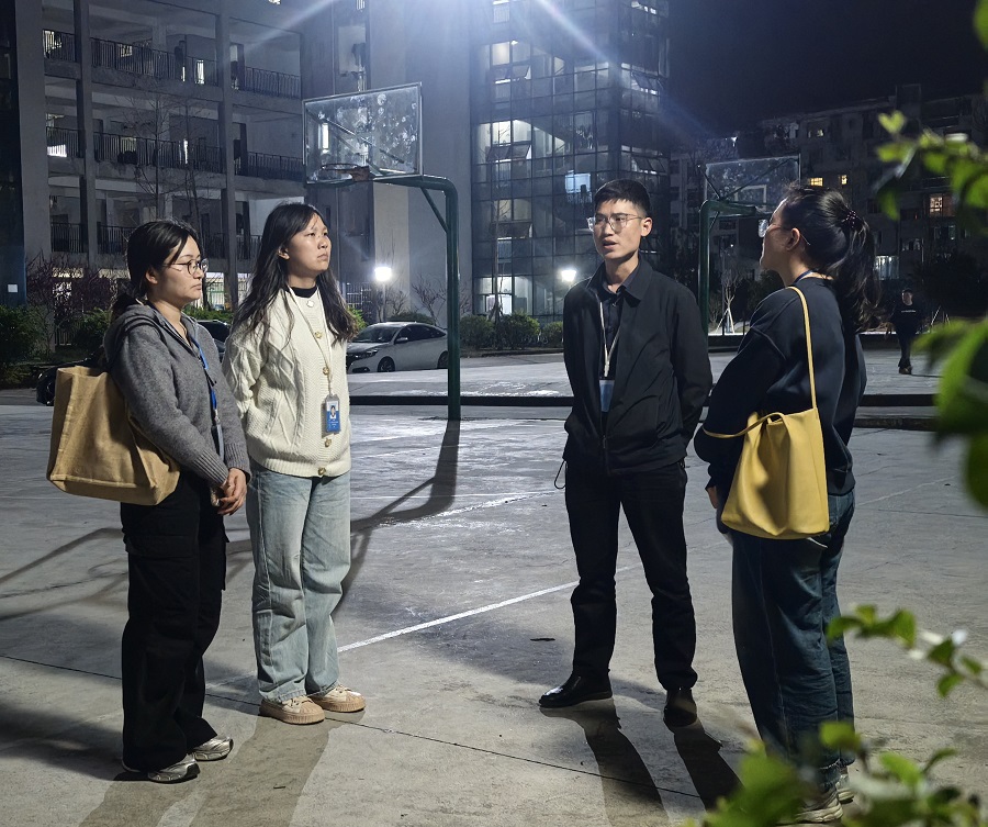 暖心进寝室 筑梦助成长 人工智能与信息工程学院开展宿舍大走访(图1)