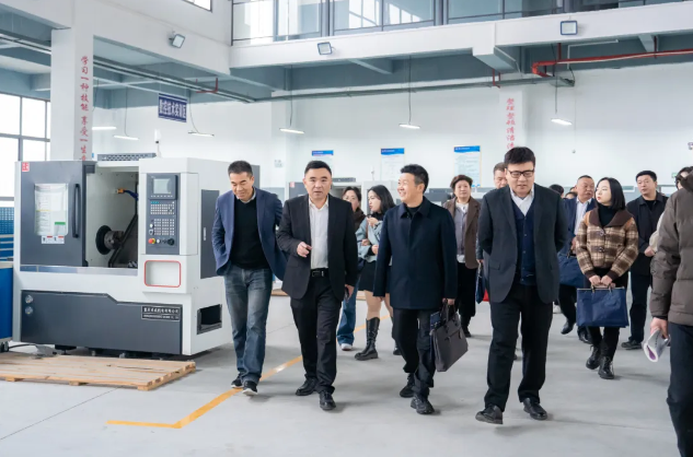 温州市人力资源和社会保障局一行来校调研座谈(图1)