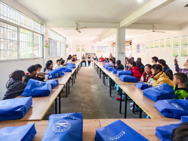 情系乡村教育 携手筑梦未来丨beat365官网团委赴长堡镇硐溪小学开展“微心愿”活动(图2)