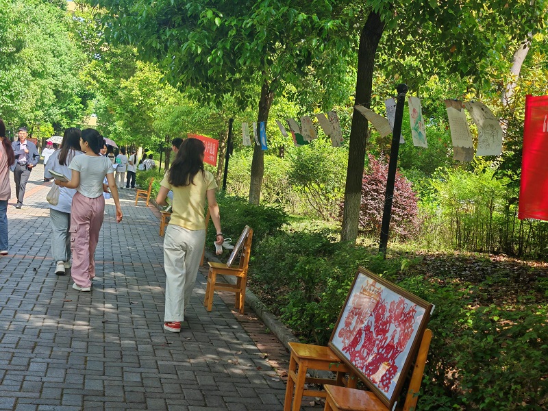 清风气正，笔墨传廉——护理学院党建引领团建廉洁书画作品展活动圆满举行(图5)