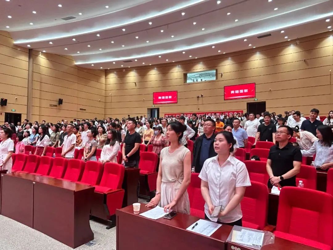 beat365官方网站成人高等教育2025级新生开学典礼圆满举行(图2)